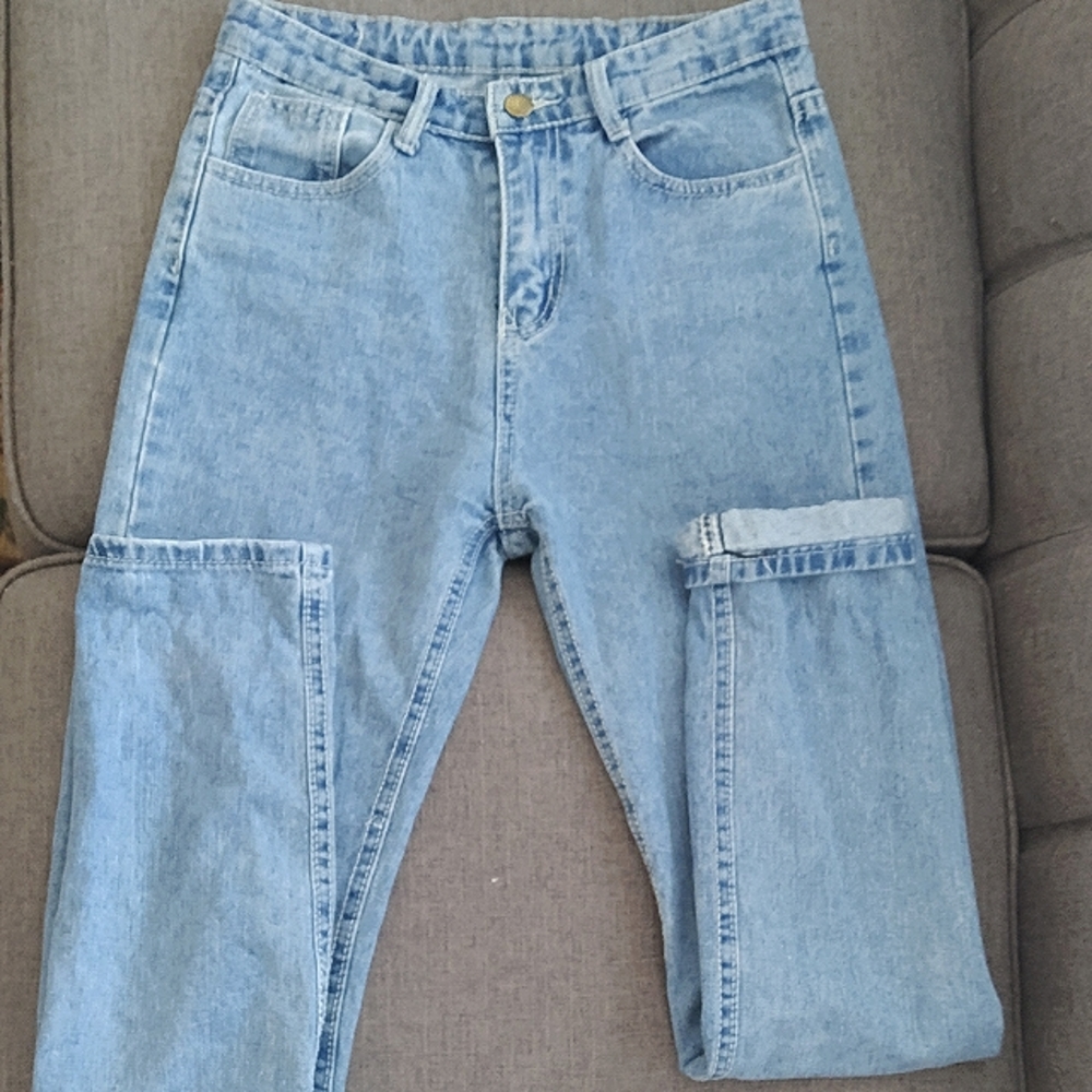 Light Wash High Waist Retro Mom Jeans - Size 27 or S/M
